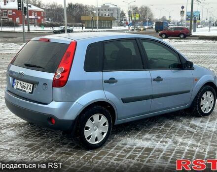 Синий Форд Фиеста, объемом двигателя 1.2 л и пробегом 200 тыс. км за 3300 $, фото 2 на Automoto.ua