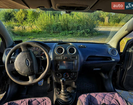Синій Форд Фієста, об'ємом двигуна 1.39 л та пробігом 232 тис. км за 3200 $, фото 7 на Automoto.ua