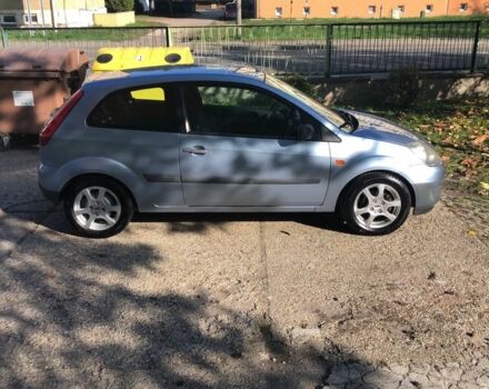 Синий Форд Фиеста, объемом двигателя 1.3 л и пробегом 240 тыс. км за 3500 $, фото 3 на Automoto.ua