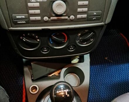 Синий Форд Фиеста, объемом двигателя 1.4 л и пробегом 217 тыс. км за 4000 $, фото 8 на Automoto.ua