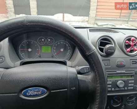 Синий Форд Фиеста, объемом двигателя 1.4 л и пробегом 199 тыс. км за 3350 $, фото 1 на Automoto.ua