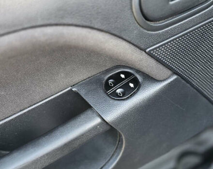 Синий Форд Фиеста, объемом двигателя 1.4 л и пробегом 224 тыс. км за 4500 $, фото 11 на Automoto.ua