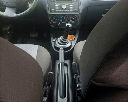 Синій Форд Фієста, об'ємом двигуна 1.4 л та пробігом 139 тис. км за 4300 $, фото 2 на Automoto.ua