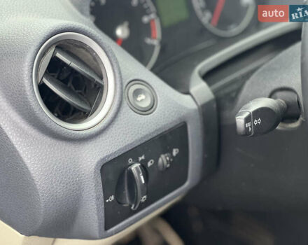 Синий Форд Фиеста, объемом двигателя 1.4 л и пробегом 140 тыс. км за 3799 $, фото 9 на Automoto.ua