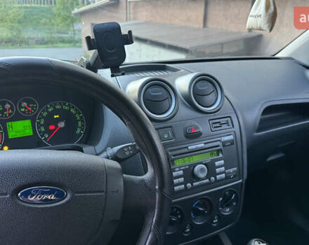 Синий Форд Фиеста, объемом двигателя 1.39 л и пробегом 215 тыс. км за 4200 $, фото 10 на Automoto.ua