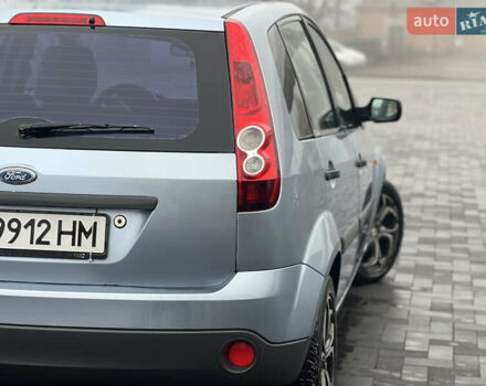 Синий Форд Фиеста, объемом двигателя 1.4 л и пробегом 140 тыс. км за 3799 $, фото 2 на Automoto.ua