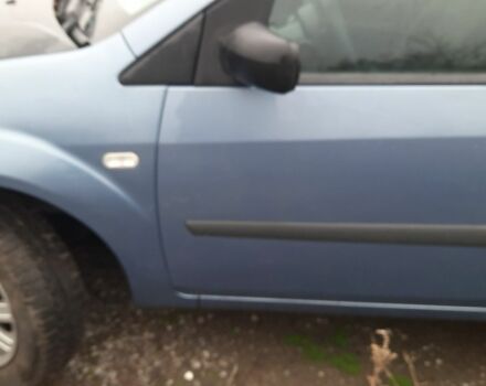 Синій Форд Фієста, об'ємом двигуна 1.3 л та пробігом 102 тис. км за 3400 $, фото 4 на Automoto.ua