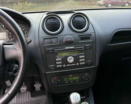 Синий Форд Фиеста, объемом двигателя 1.4 л и пробегом 155 тыс. км за 4800 $, фото 15 на Automoto.ua