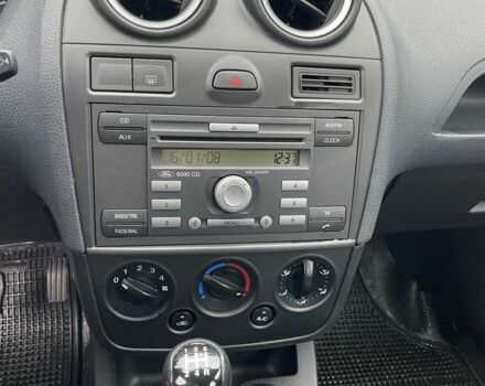 Синій Форд Фієста, об'ємом двигуна 1.2 л та пробігом 208 тис. км за 4162 $, фото 5 на Automoto.ua