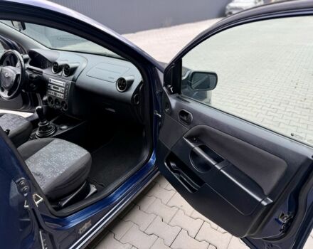 Синій Форд Фієста, об'ємом двигуна 1.6 л та пробігом 150 тис. км за 2100 $, фото 18 на Automoto.ua