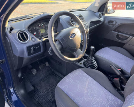 Синій Форд Фієста, об'ємом двигуна 1.3 л та пробігом 258 тис. км за 4300 $, фото 28 на Automoto.ua