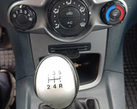 Синий Форд Фиеста, объемом двигателя 1.3 л и пробегом 168 тыс. км за 4300 $, фото 12 на Automoto.ua