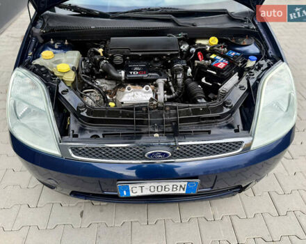Синій Форд Фієста, об'ємом двигуна 1.6 л та пробігом 150 тис. км за 2100 $, фото 13 на Automoto.ua