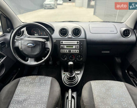 Синій Форд Фієста, об'ємом двигуна 1.6 л та пробігом 150 тис. км за 2100 $, фото 25 на Automoto.ua