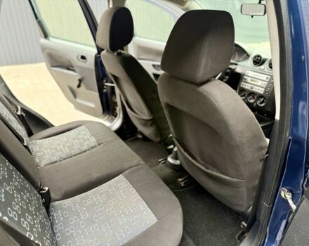 Синій Форд Фієста, об'ємом двигуна 1.6 л та пробігом 150 тис. км за 2100 $, фото 19 на Automoto.ua