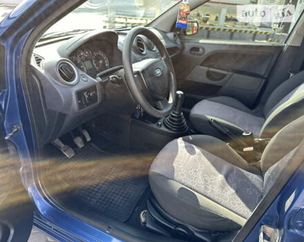 Синій Форд Фієста, об'ємом двигуна 1.4 л та пробігом 134 тис. км за 4900 $, фото 8 на Automoto.ua