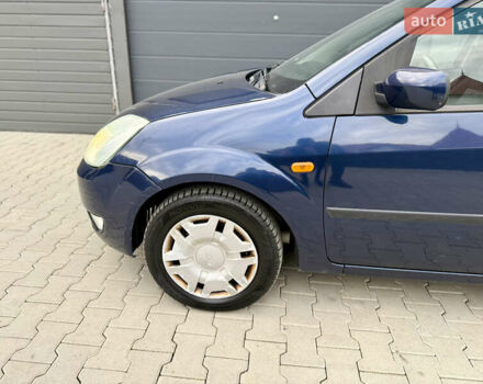 Синій Форд Фієста, об'ємом двигуна 1.6 л та пробігом 150 тис. км за 2100 $, фото 5 на Automoto.ua