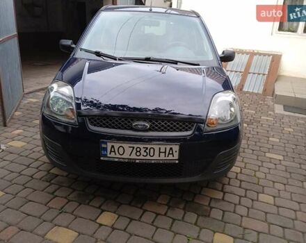 Синий Форд Фиеста, объемом двигателя 1.3 л и пробегом 250 тыс. км за 3900 $, фото 4 на Automoto.ua