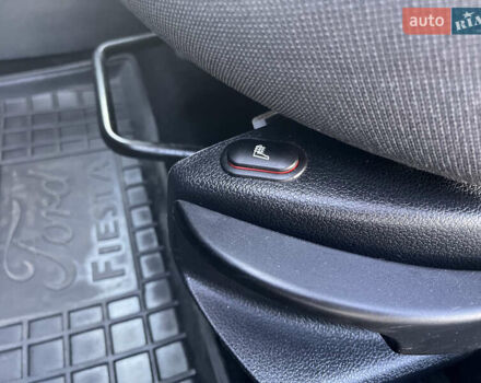 Синій Форд Фієста, об'ємом двигуна 1.3 л та пробігом 258 тис. км за 4300 $, фото 30 на Automoto.ua