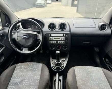 Синій Форд Фієста, об'ємом двигуна 1.6 л та пробігом 150 тис. км за 2100 $, фото 15 на Automoto.ua