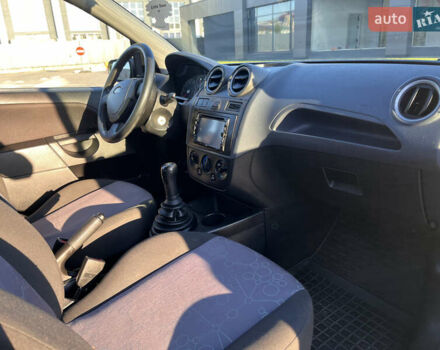 Синій Форд Фієста, об'ємом двигуна 1.3 л та пробігом 258 тис. км за 4300 $, фото 20 на Automoto.ua