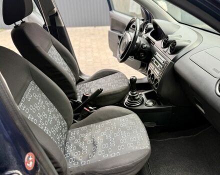 Синій Форд Фієста, об'ємом двигуна 1.6 л та пробігом 150 тис. км за 2100 $, фото 17 на Automoto.ua