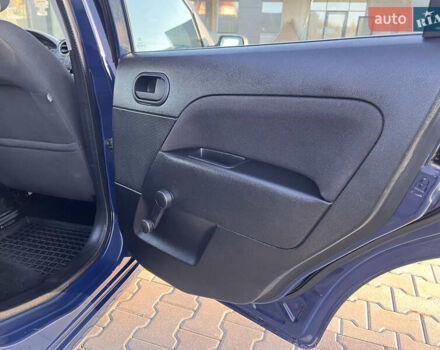 Синій Форд Фієста, об'ємом двигуна 1.3 л та пробігом 258 тис. км за 4300 $, фото 23 на Automoto.ua