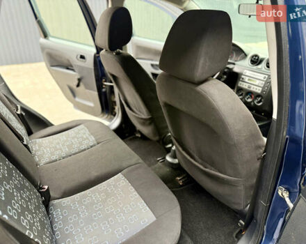 Синій Форд Фієста, об'ємом двигуна 1.6 л та пробігом 150 тис. км за 2100 $, фото 21 на Automoto.ua