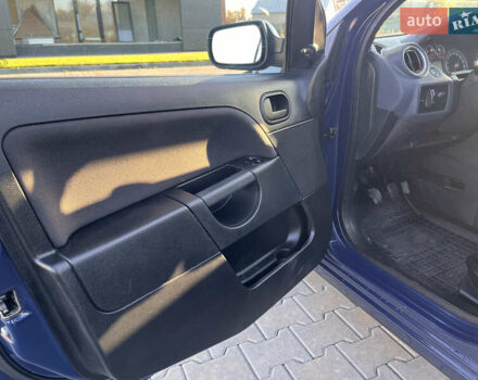 Синій Форд Фієста, об'ємом двигуна 1.3 л та пробігом 258 тис. км за 4300 $, фото 31 на Automoto.ua