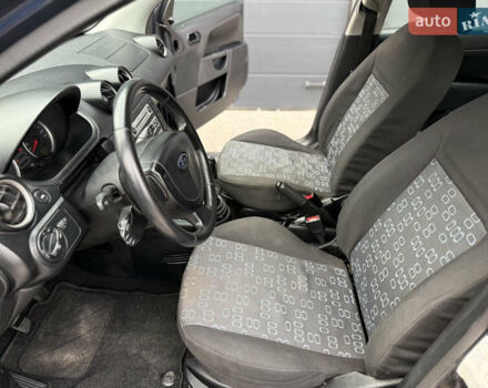 Синій Форд Фієста, об'ємом двигуна 1.6 л та пробігом 150 тис. км за 2100 $, фото 17 на Automoto.ua