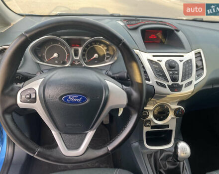 Синий Форд Фиеста, объемом двигателя 1.34 л и пробегом 227 тыс. км за 5900 $, фото 8 на Automoto.ua