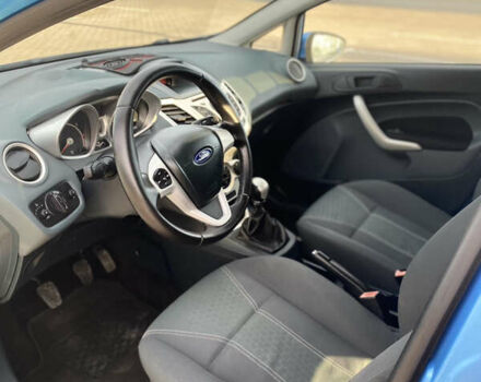 Синий Форд Фиеста, объемом двигателя 1.34 л и пробегом 227 тыс. км за 5900 $, фото 7 на Automoto.ua