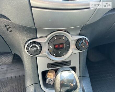 Синій Форд Фієста, об'ємом двигуна 1.4 л та пробігом 153 тис. км за 6999 $, фото 6 на Automoto.ua