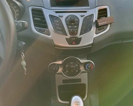 Синий Форд Фиеста, объемом двигателя 1.4 л и пробегом 186 тыс. км за 5750 $, фото 11 на Automoto.ua