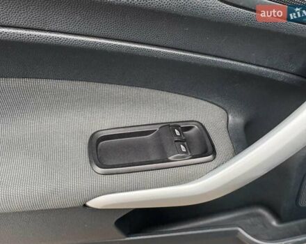 Синий Форд Фиеста, объемом двигателя 1.4 л и пробегом 240 тыс. км за 6190 $, фото 17 на Automoto.ua