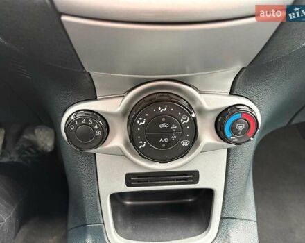 Синий Форд Фиеста, объемом двигателя 1.4 л и пробегом 240 тыс. км за 6190 $, фото 21 на Automoto.ua