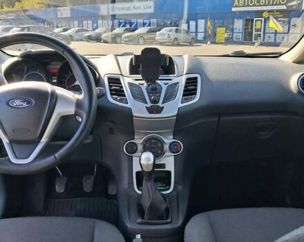 Синій Форд Фієста, об'ємом двигуна 1.24 л та пробігом 140 тис. км за 5900 $, фото 10 на Automoto.ua