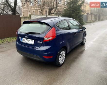 Синій Форд Фієста, об'ємом двигуна 1.4 л та пробігом 176 тис. км за 4600 $, фото 3 на Automoto.ua