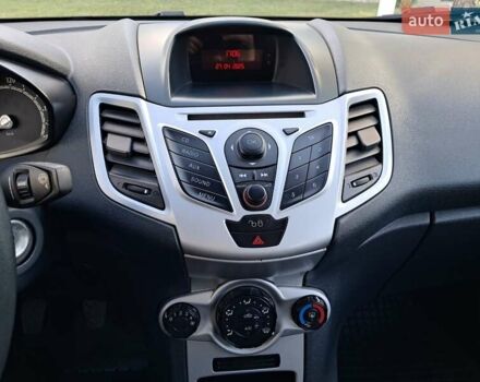 Форд Фиеста 2012 в Новомосковске на Automoto.ua Синий Форд Фиеста, объемом двигателя 1.24 л и пробегом 121 тыс. км за 5500 $, фото 9 на Automoto.ua
