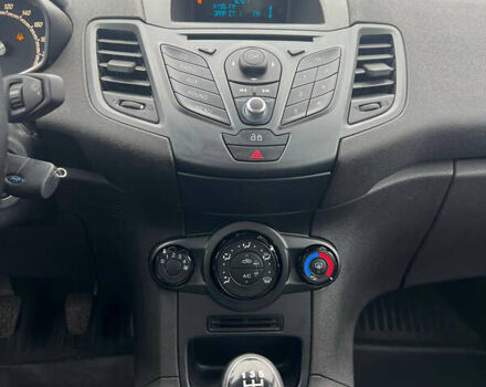 Синій Форд Фієста, об'ємом двигуна 1 л та пробігом 109 тис. км за 6200 $, фото 15 на Automoto.ua