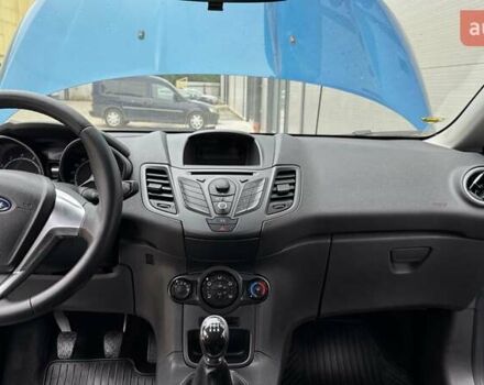 Синій Форд Фієста, об'ємом двигуна 1 л та пробігом 78 тис. км за 6390 $, фото 19 на Automoto.ua