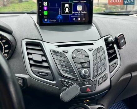 Синій Форд Фієста, об'ємом двигуна 1 л та пробігом 120 тис. км за 8500 $, фото 33 на Automoto.ua