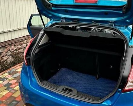 Синій Форд Фієста, об'ємом двигуна 1 л та пробігом 120 тис. км за 8500 $, фото 49 на Automoto.ua