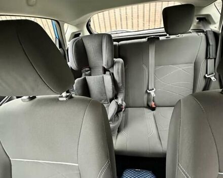 Синій Форд Фієста, об'ємом двигуна 1 л та пробігом 120 тис. км за 8500 $, фото 19 на Automoto.ua