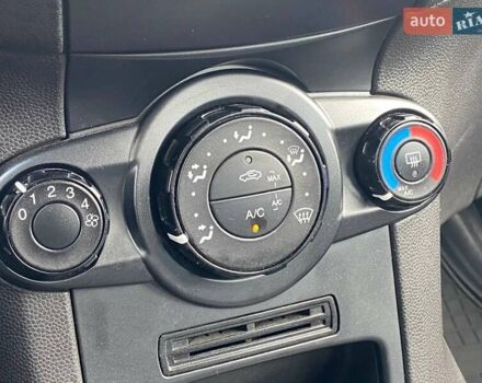 Синій Форд Фієста, об'ємом двигуна 1 л та пробігом 95 тис. км за 8490 $, фото 17 на Automoto.ua