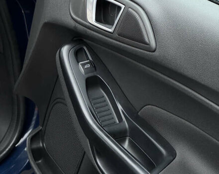 Синий Форд Фиеста, объемом двигателя 1 л и пробегом 190 тыс. км за 6600 $, фото 25 на Automoto.ua