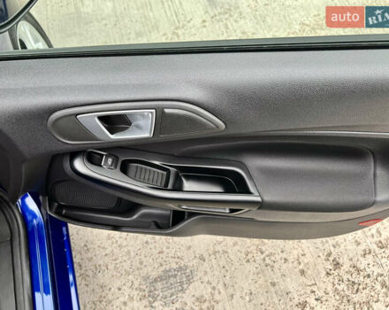 Синий Форд Фиеста, объемом двигателя 1 л и пробегом 53 тыс. км за 9500 $, фото 31 на Automoto.ua