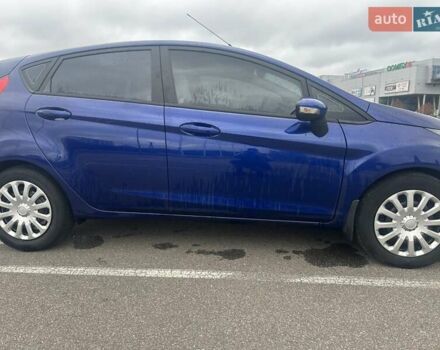 Синій Форд Фієста, об'ємом двигуна 1 л та пробігом 64 тис. км за 8500 $, фото 2 на Automoto.ua