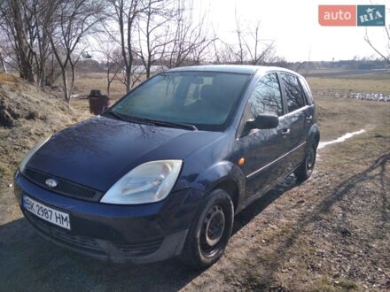 Синий Форд Фиеста, объемом двигателя 1.3 л и пробегом 221 тыс. км за 3600 $, фото 1 на Automoto.ua