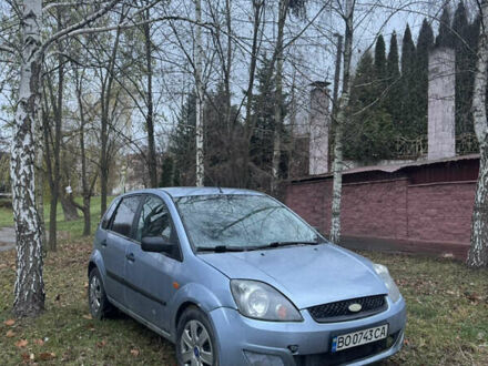 Синий Форд Фиеста, объемом двигателя 1.2 л и пробегом 250 тыс. км за 1900 $, фото 1 на Automoto.ua